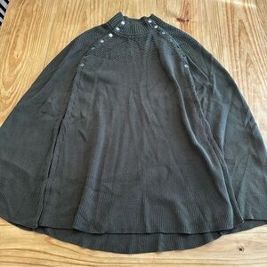 G.I.L.I. Olive Green Sweater Poncho Cape with Button Snaps